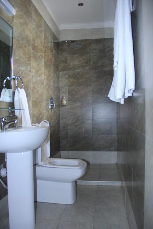 Brownie'S Guesthouse Lake Elementaita Bagian luar foto