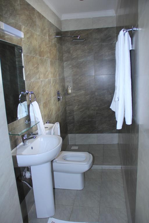 Brownie'S Guesthouse Lake Elementaita Ruang foto