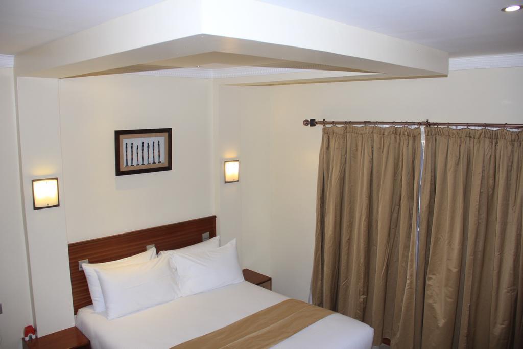 Brownie'S Guesthouse Lake Elementaita Bagian luar foto