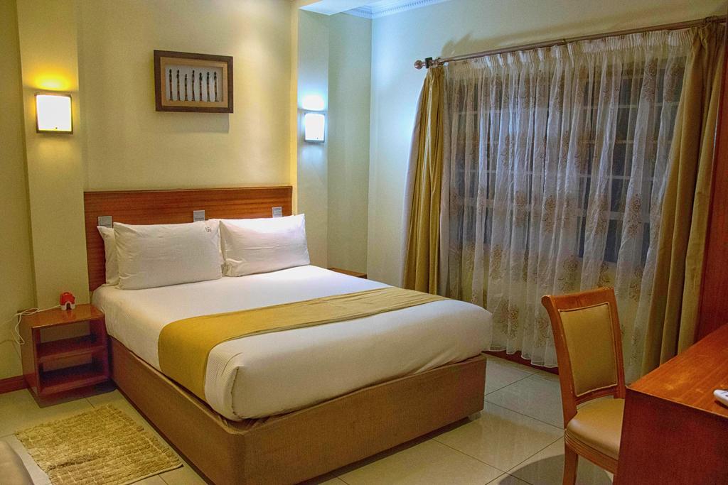 Brownie'S Guesthouse Lake Elementaita Bagian luar foto