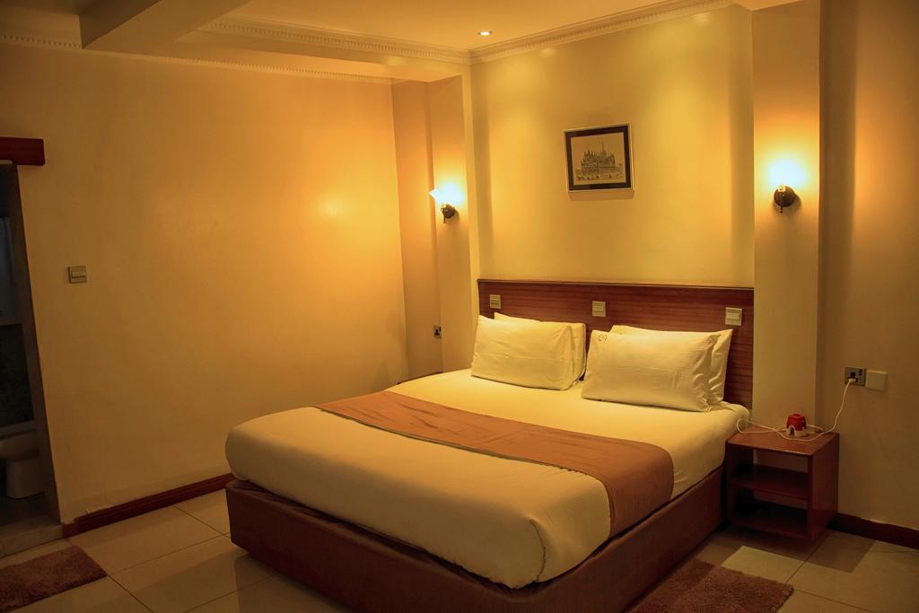 Brownie'S Guesthouse Lake Elementaita Bagian luar foto