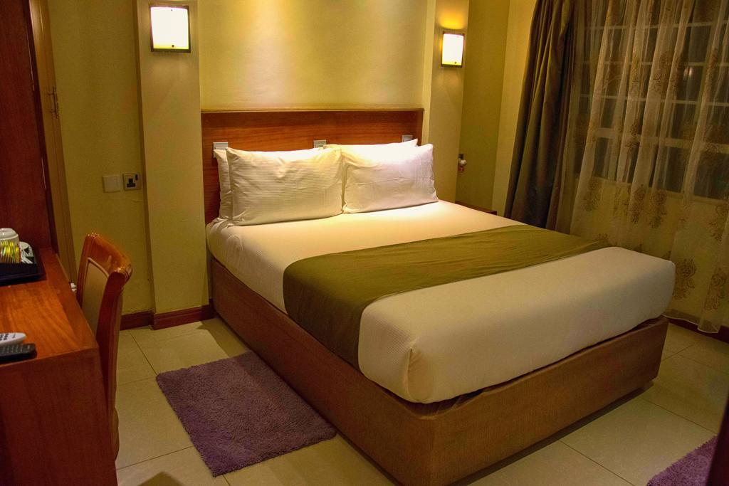Brownie'S Guesthouse Lake Elementaita Bagian luar foto